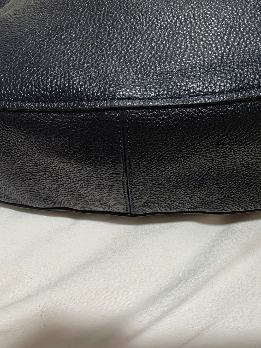 Coach Classic Navy Leather Shoulder Bag with Gold Turnlock - Picture 3 of 12